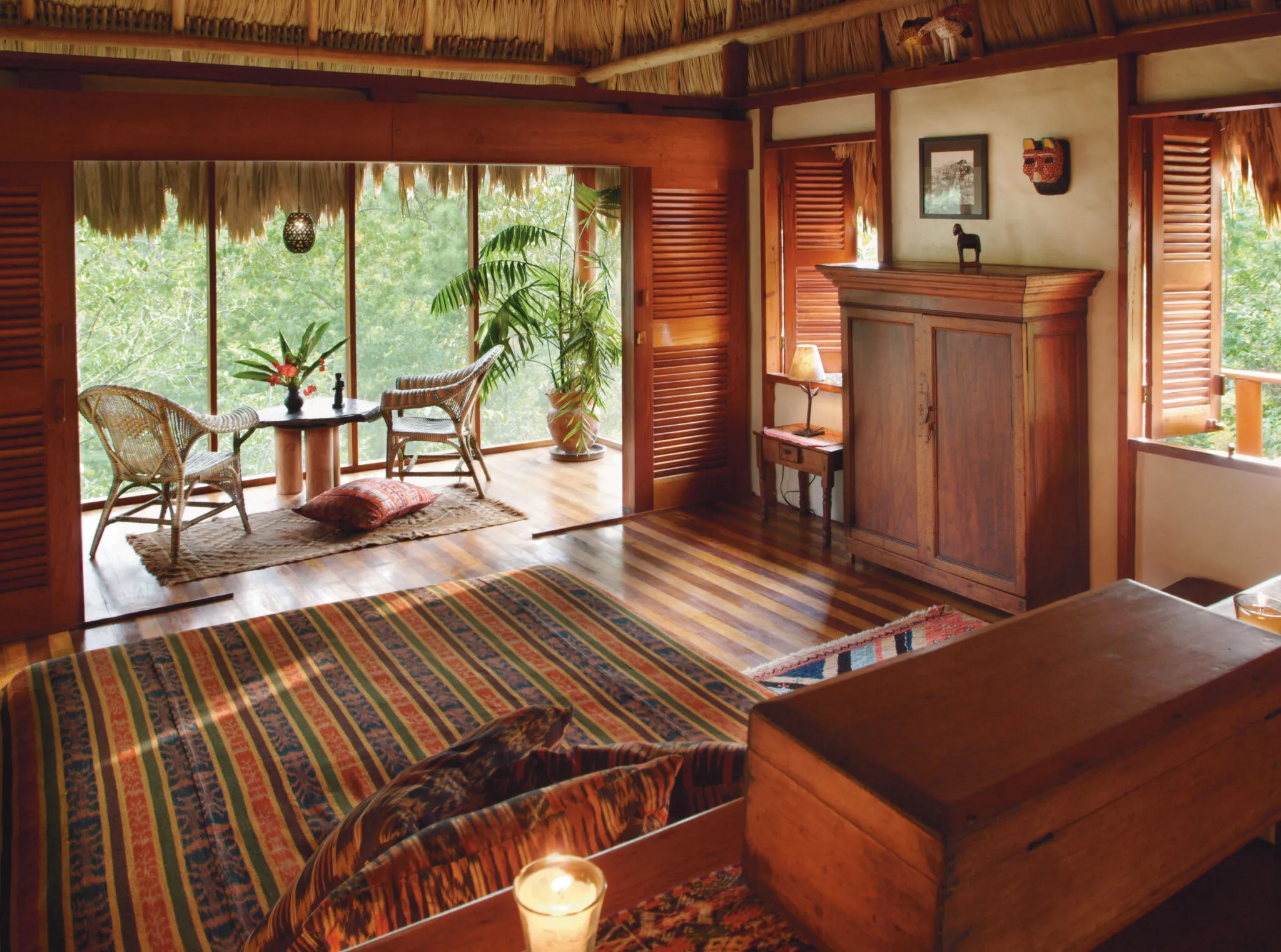 Bedroom with view onto sitting area