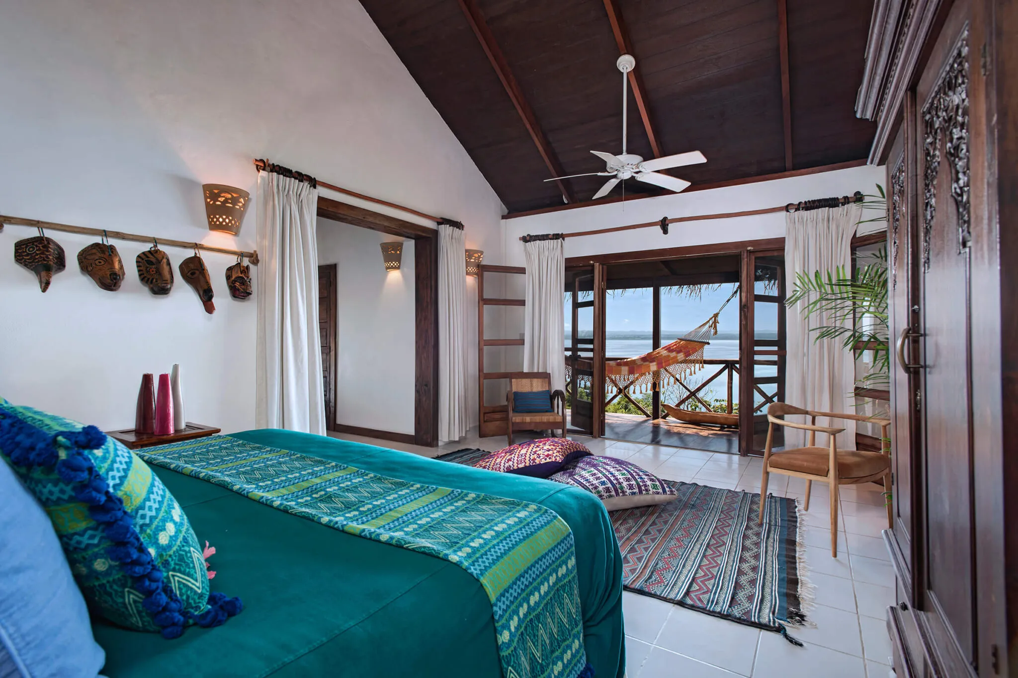 A turquoise bed from the Lakeview Suite at La Lancha.