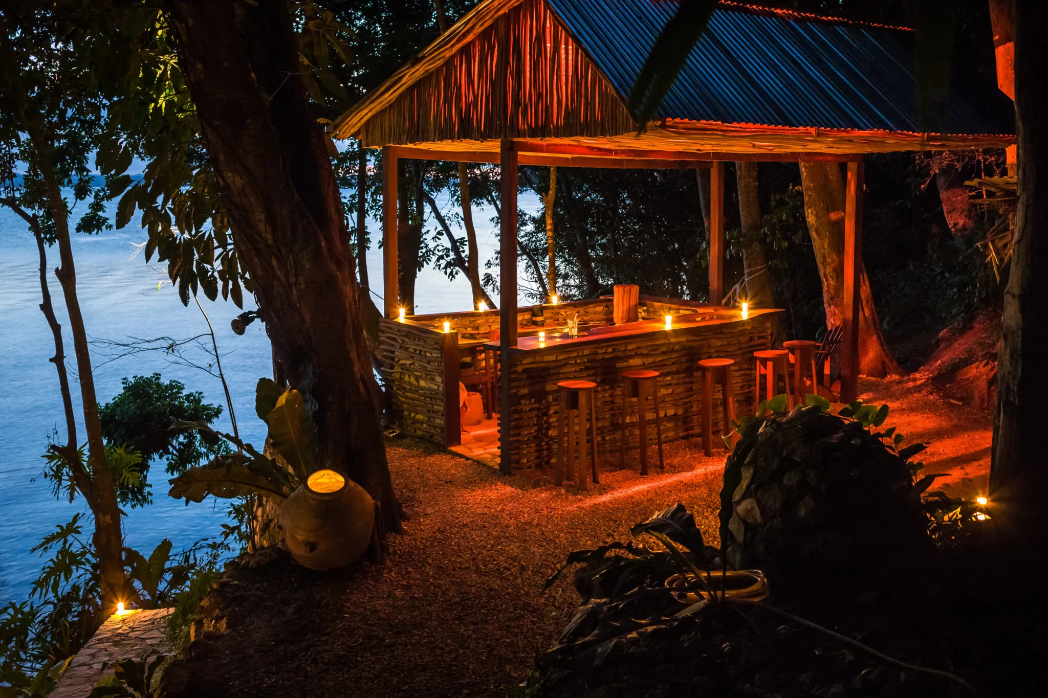 The main bar of La Lancha at dusk, lit by candlelight.