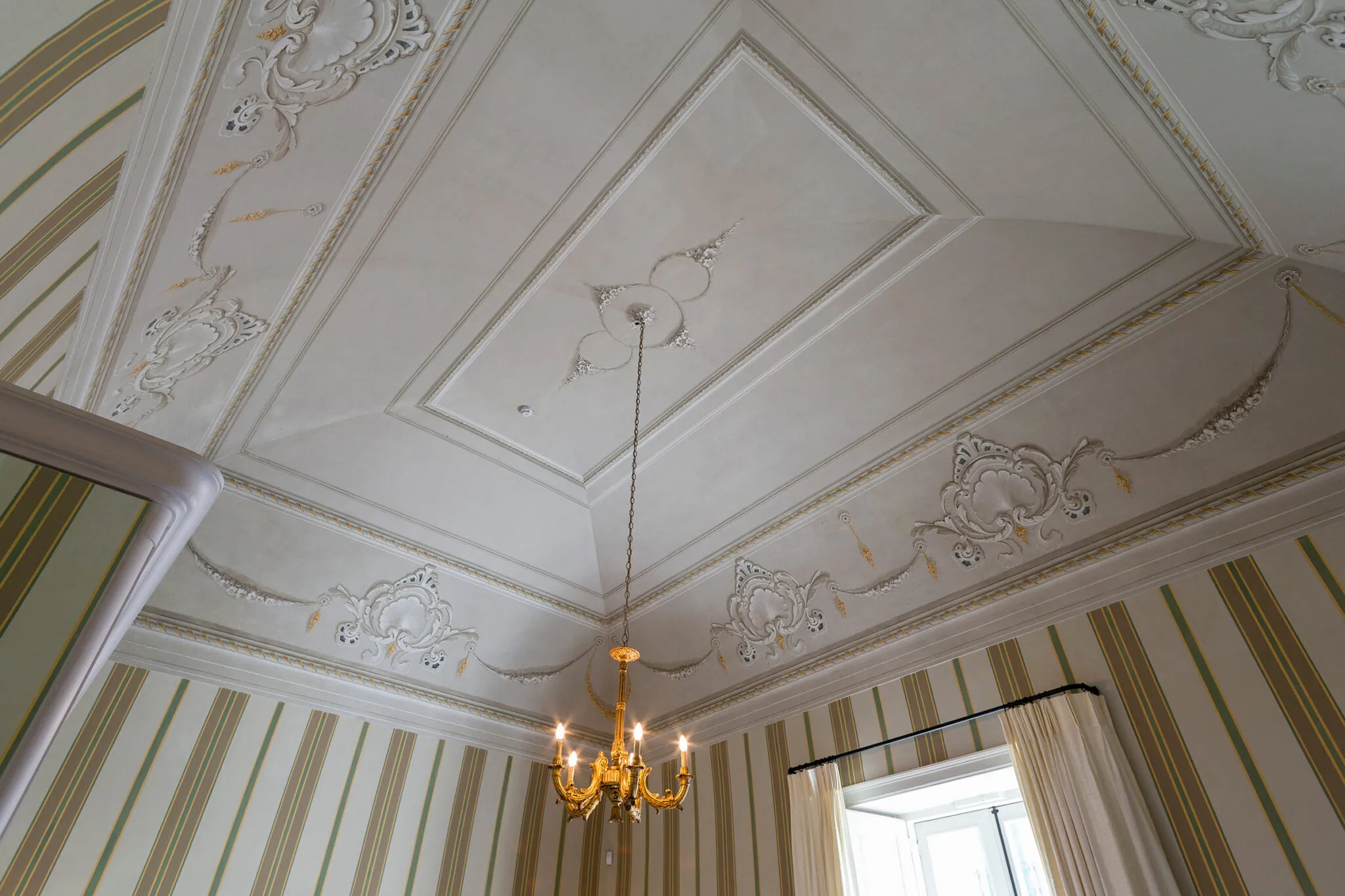 High ceiling with intricate white molding