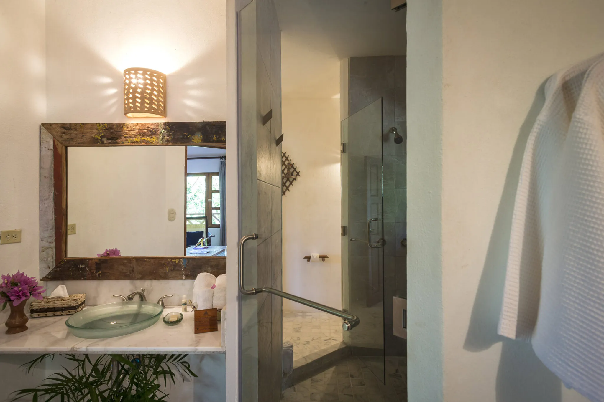 An overview of the bathroom of the Rainforest Junior Suite at La Lancha.