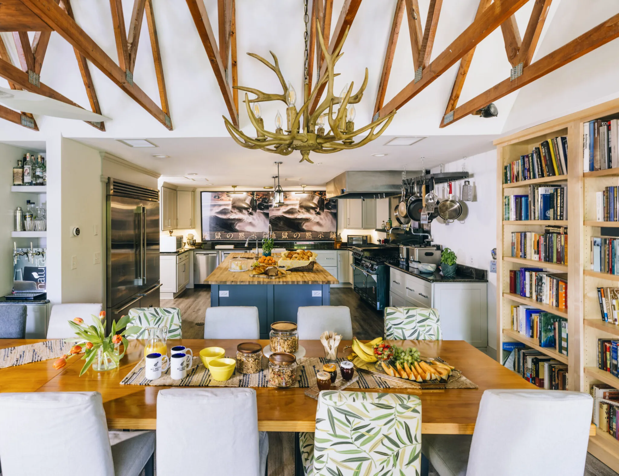 An airy, open dine-in kitchen with large dining table.